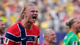 ハーランド、アライグマが酒瓶抱える置物抱えてノルウェー帰国　セレモニーに９万人集まる