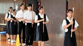 甲子園のプラカード掲げる式典誘導係　選考会に男女生徒122人挑む