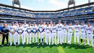 ドジャースの集合写真が壮観！総勢１８人がオールスターの舞台へ　首脳陣も勢ぞろい　中島トレーナーの姿も