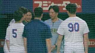 めっちゃいいムード！阪神・藤川球児監督が中日の大野雄大、松山晋也、村松開人、細川成也と大笑い　球宴出場のあいさつ受ける→試合中とは違う和やかシーン