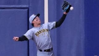 阪神　森下がフェンス際の大飛球を落球→ファウルと勘違いで打者が一気に三塁へ　リクエストでも判定覆らず　岡田彰布氏「高橋のタイトルの争いの時になあ」
