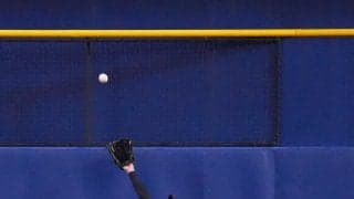 【阪神】近本光司が大飛球をフェンス際ジャンプし好捕「勝ったので良かった」復帰後３戦連続安打
