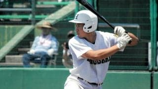 シード校に5連打浴びせ一挙4点　3年生2人の進学校、伝統つなぐ