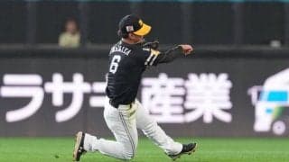 鷹の職人は「35歳と思えない」　超美技に騒然…“本職”じゃなくても熟練の動き「美しい」