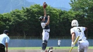 ダイビングキャッチで投手の兄を救う　松山北の1年生・坂上大河選手