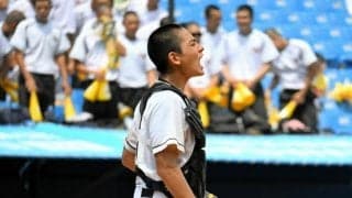 大差ついても笑顔　ほおを指さし仲間盛り上げ　大東大一・尾越捕手