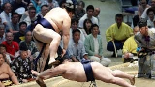 大の里が豪ノ山に敗れて３敗目、今場所２個目の金星配給　３日目に171日ぶり白星も復調せず