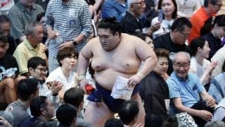 豪ノ山、今場所初白星を自身初金星で飾る　物言いで差し違え、横綱大の里を押し出し