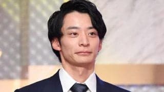 「はしゃいで可愛い」「優勝した時より笑顔！？」五輪銀の３６歳イケメンスイマーが巨大ケーキ前で見せたおちゃめな姿に反響「こっちまで幸せな気持ちに」