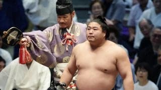 若元春「泰然自若の姿勢」土俵入り中の火災警報にも動揺なし　藤青雲を突き落とし２勝目