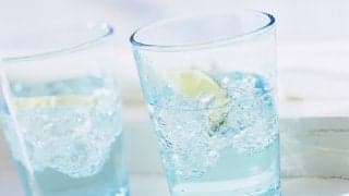 「水」飲み過ぎ注意報！「ミネラルウォーター」飲み方によってはマイナス面も