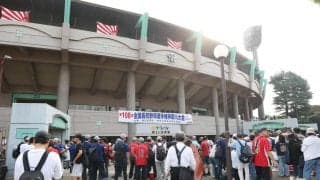 【高校野球】横浜－東海大相模　注目カードに大行列　徹夜組含め７時15分の時点で3200人が列