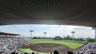 平日に異例の"大行列"…保土ヶ谷球場の横浜vs東海大相模にファン集結！【神奈川】