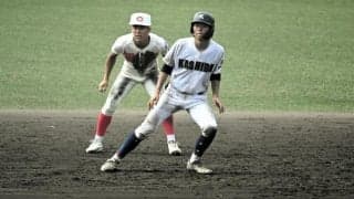 読み通りの直球　中前へ運ぶ　チーム唯一の安打　香芝の前川選手