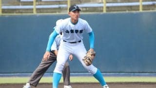 山梨学院のドラフト1位候補・菰田陽生がセンバツ以来の一塁手守備「守備からの方が集中力保てる」、打っては痛烈二塁打で勝利に貢献【山梨】