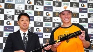 【巨人】まさか福井で…坂本勇人の新たな“通算300号伝説”　SSK社が漆塗り記念バット贈呈