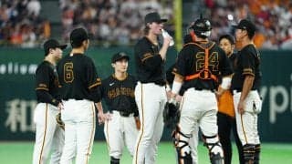 【巨人】帽子をとってペコリと日本流の謝罪　ウィットリーが中日村松に156キロを背中に死球で