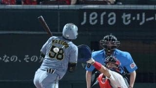 阪神・前川が負傷交代　七回にこの日２つ目の死球　島内の１５２キロ直球が背中に　球場騒然