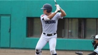 横浜が左腕3投手を攻略し12得点快勝！主将・小野が語る"対左投手克服"の理由「とにかく練習を」【神奈川】