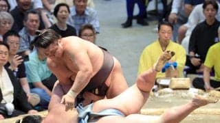 綱取りの霧島が１敗堅守　琴勝峰に勝って６勝目