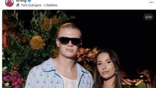 「オーマイガー」怪物ハーランド、胸元ぱっくり恋人と情熱キスショット！「とても美しい愛」「非現実的な美しさ」