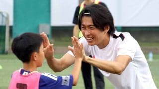中村敬斗、古巣で開催のサッカー教室に参加　小学生６０人にシュートなどを披露　直球質問に思わず苦笑い？