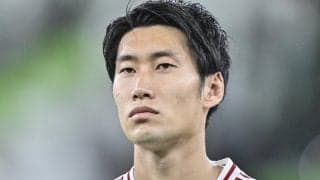｢うーん！歯磨き粉！｣鎌田大地残留のクリスタル・パレス、斜めストライプの新1stユニが話題！｢めっちゃオシャレ｣の一方で｢否めない歯磨き粉感…」