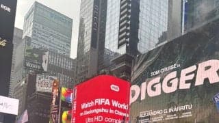 【北中米Ｗ杯】決勝前日のＮＹタイムズスクエアをアルゼンチンサポーターが「完全占拠」！ メッシ、マラドーナの旗揺れる