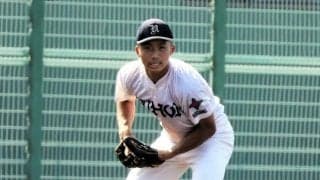 九回に同点つなげる安打放った長野日大の清水選手　延長で悔やむ送球