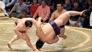 西十両１１枚目の炎鵬が逆転のすくい投げで２連勝し４勝４敗に「必死だった。後半戦は辛抱。すべて我慢強く」