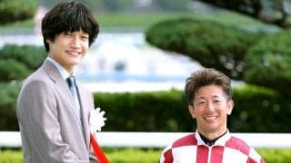 夏競馬ＣＭに出演中の「Ａぇ！ｇｒｏｕｐ」佐野晶哉が小倉記念のプレゼンター　「酒井学騎手のハヤブサのように…」