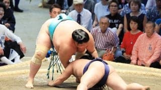 カド番の琴桜が４勝目　星を五分に　平戸海に勝つ