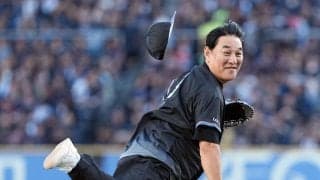 【ロッテ】ファンのピエール瀧が始球式「これからも応援させ続けさせていただきます」