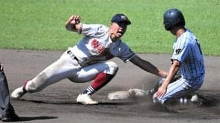 3年生もガツガツ引っ張る後輩　駒場学園の飯沢捕手、攻守に存在感