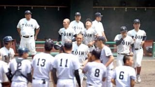 大阪桐蔭が敗退、センバツ王者まさか４回戦で　延長十回大津スクイズが「反則打球」でアウトに　１０年ぶり１６強進めず