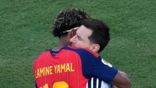 【Ｗ杯】３９歳メッシと１９歳ヤマルが感動の抱擁　記念撮影での出会いから１９年　バルセロナ新旧「１０番」健闘たたえ合う…ネットも感動「最高に美しい」「泣きそうに」