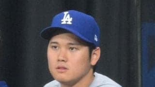 大谷翔平がヒヤリ　ヤンキース打者の痛烈ファウルが三塁ベンチへ→間一髪でよける　ド軍は無死満塁ピンチ脱出