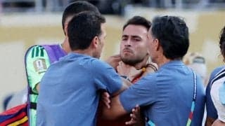 【Ｗ杯】アルゼンチンＭＦが試合後に愚行…スペイン選手に喉輪、引きずり倒す場面も　大慌ての指揮官が仲裁