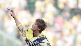 【阪神】横浜高校の元捕手で虎党・上地雄輔が試合前に「和田選手のグラブ」と“初登板”