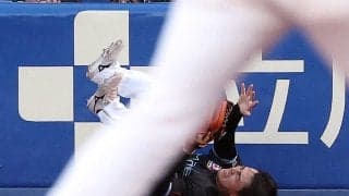 ロッテ・西川史礁がフェンス激突　シートに覆われ担架で搬送…テラス席でファンの目の前