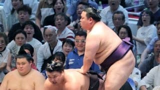 綱取りの大関・霧島が痛恨の２敗目　浅香山審判部長「厳しくなっているのは確か」