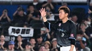 引退発表のロッテ・角中が涙のスピーチ　試合後、ファンの前でマイク握る「普通に喋れると思ったんですけど、無理そうで」この日は４打数無安打も「死ぬ気でやった。思い残すことはもうない」