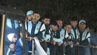 【Ｗ杯】準優勝のアルゼンチン代表１６人が帰国　バス２台で市内をパレード　数十万人が沿道に　メッシは所属先のマイアミへ