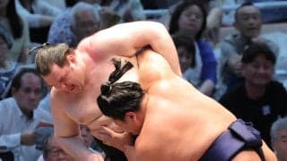 トップの獅司が２敗に後退...朝白龍に完敗　土俵際粘れず