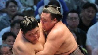 綱取りの霧島が２敗を守り、勝ち越し　伯乃富士に勝ち、横綱昇進の可能性つなぐ