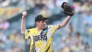 佐藤隆太にまさかのサプライズ！「本当にびっくり。今までで一番緊張した」始球式で“川藤対決”　甲子園のマウンドにひざまずいて驚くも聖地は大盛り上がり