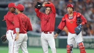 前日自力Ｖ消滅の広島が５回で１１失点　新井監督は岡本が９失点目を奪われても続投選択　初回は名手・菊池がまさかの失策も絡んで３失点