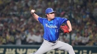 【DeNA】伊勢大夢が緊急降板　佐野が駆け寄り状態確認、ベンチに水を要求するようなしぐさ