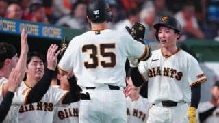 【巨人】西舘勇陽20打席目でプロ初安打！追い込まれながらも強烈センター前　一塁上で照れ笑い