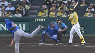阪神・森下翔太　ＤｅＮＡ・藤浪の投球に踏み込まず　１、２打席目に抜け球相次ぐ　投球前に左足を引いて見送る場面も　３打席目は本塁から離れて立つ